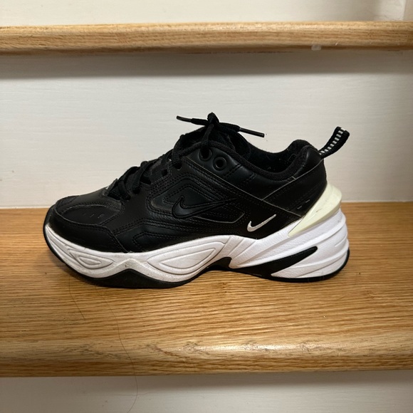 nike shoes - Picture 2 of 7